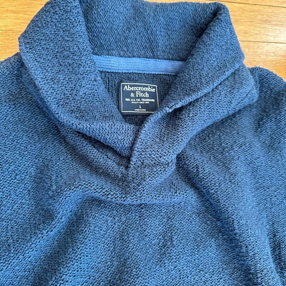 Men’s Abercrombie Sweater - Picture 2 of 3